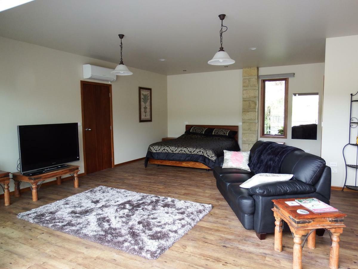 Mahana Farm Cottage Екстериор снимка