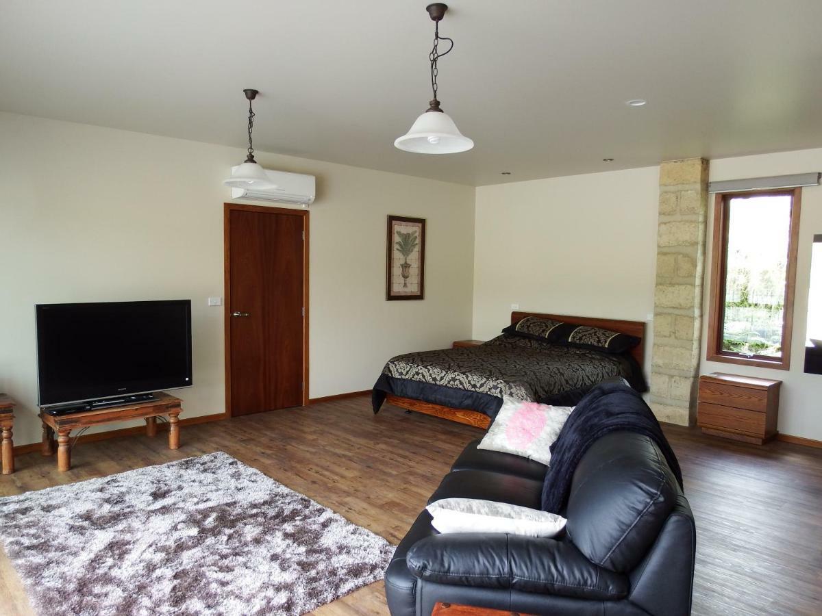 Mahana Farm Cottage Екстериор снимка