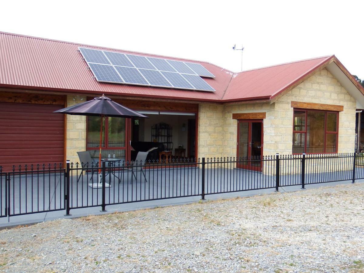 Mahana Farm Cottage Екстериор снимка